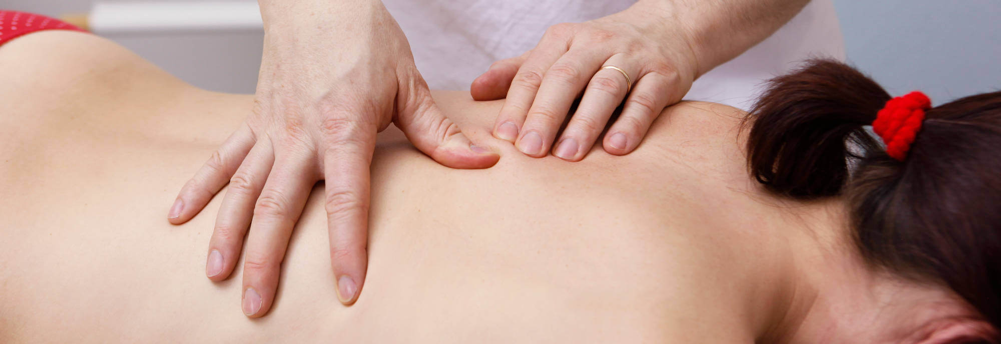 Detail einer Tuina-Massage