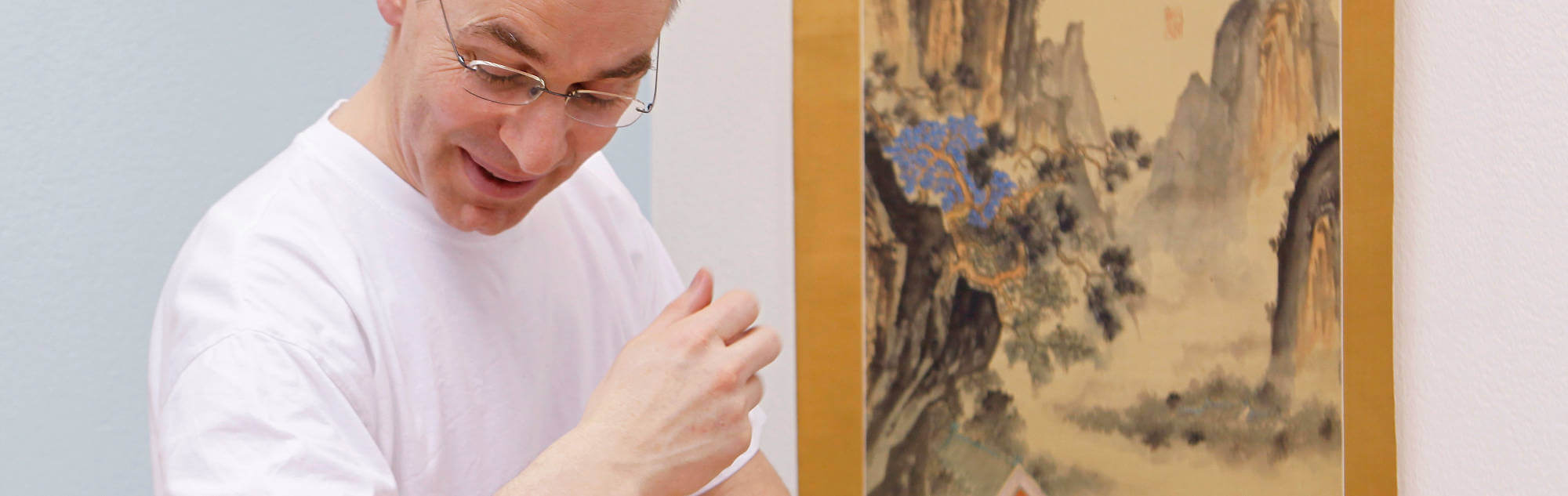 Der Tuina Therapeut Norman Sieger bei der Arbeit